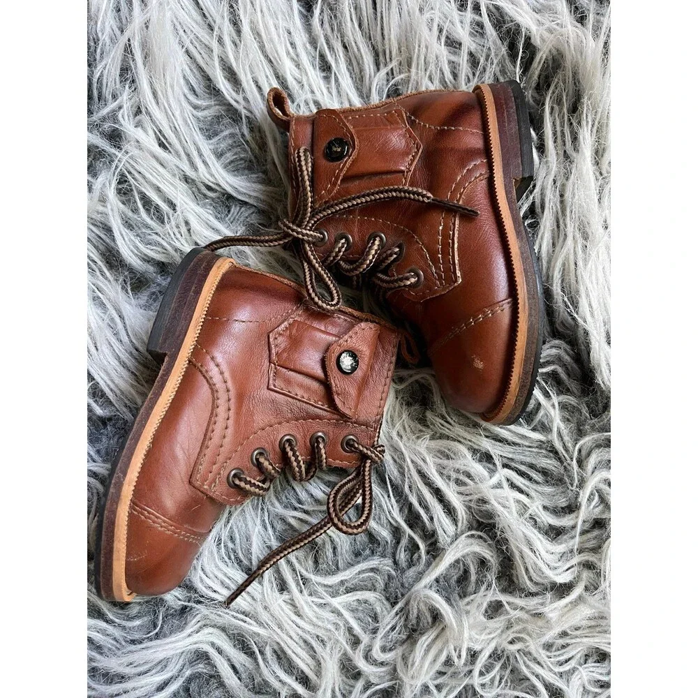 Mikoleon Boots
